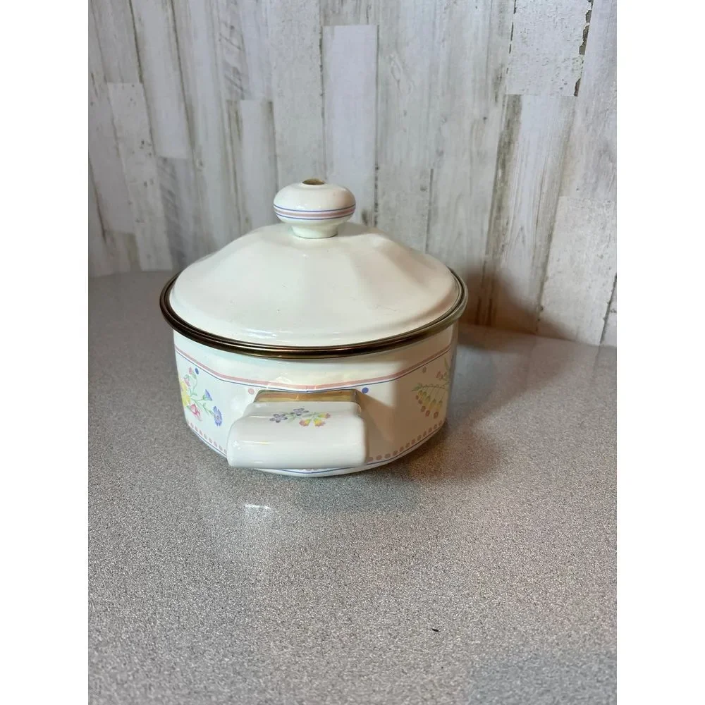 Victorian Flowers  1.5‎ Quart Metal Covered Saucepan with lid